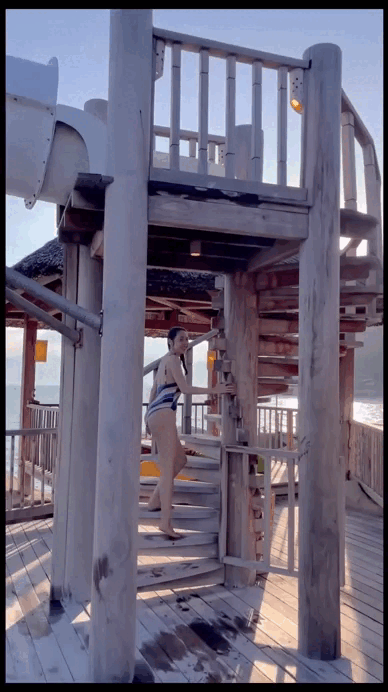 Ca sĩ Thủy Tiên sở hữu vóc dáng vạn người mê. Ảnh cắt từ clip