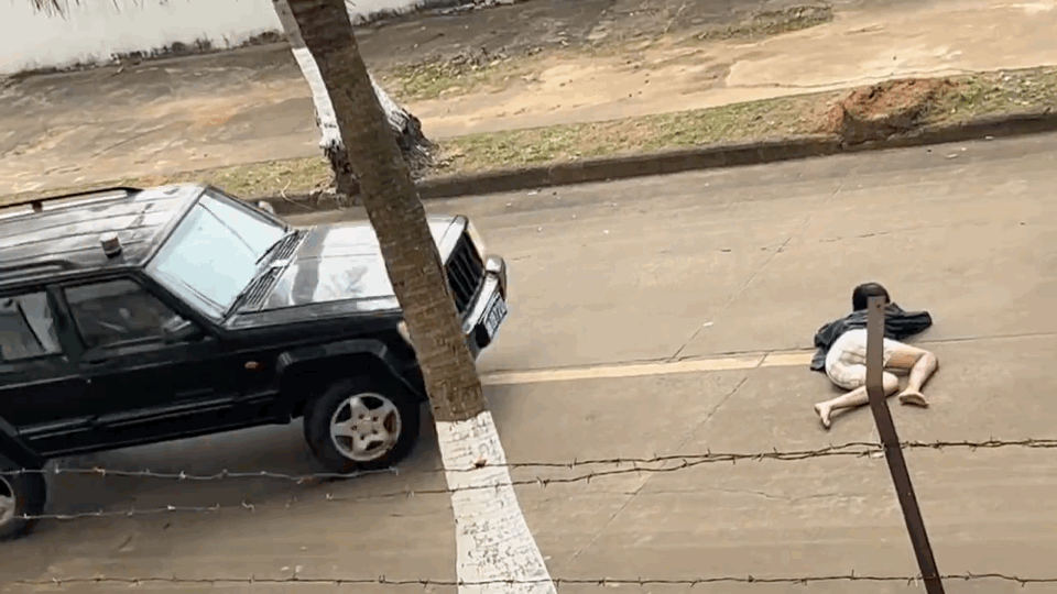 Đoạn clip khiến khán giả lo sợ cho tính mạng của nữ diễn viên. Ảnh: Weibo