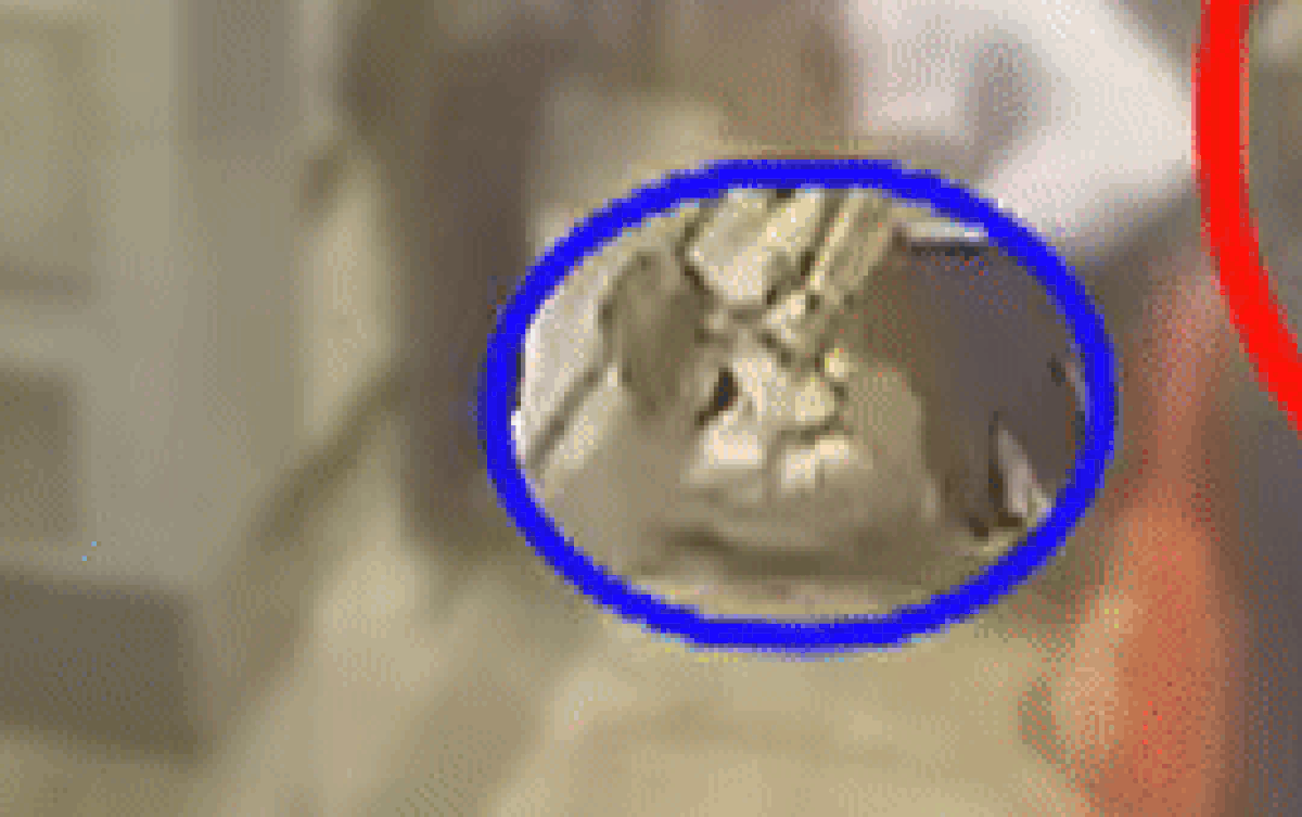 Clip nữ ca sĩ bị kẻ biến thái tấn công ngã nhào ngoài đường, vùng vẫy cầu cứu Ảnh 2