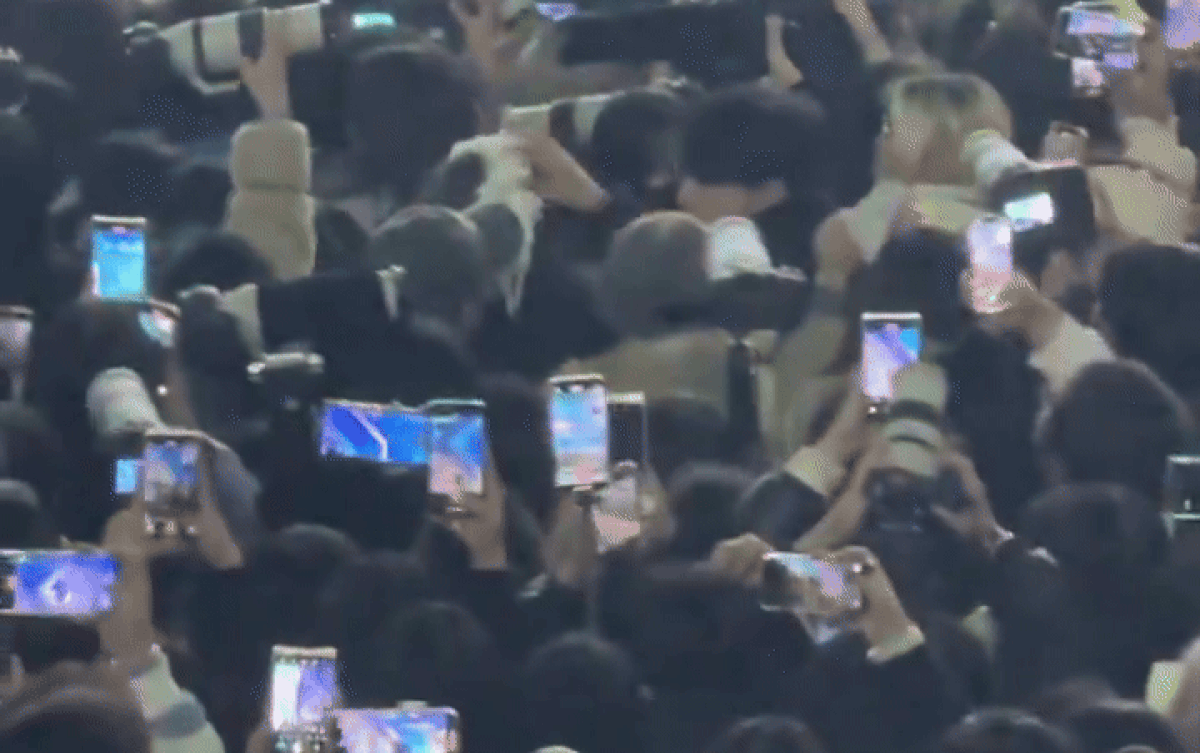 Hai khán giả ẩu đả dữ dội dưới khán đài lễ trao giải, mạng xã hội dậy sóng Ảnh 2