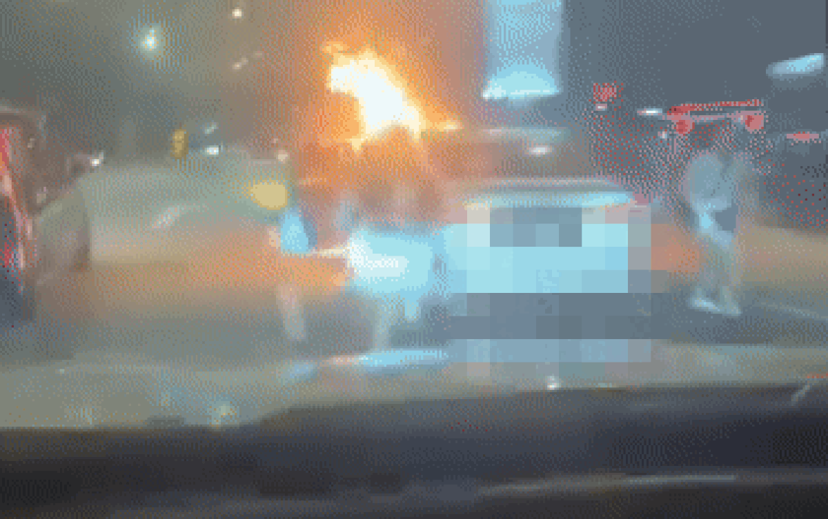 Mâu thuẫn gia đình, người đàn ông đuổi theo đốt xe của vợ trên quốc lộ Ảnh 2