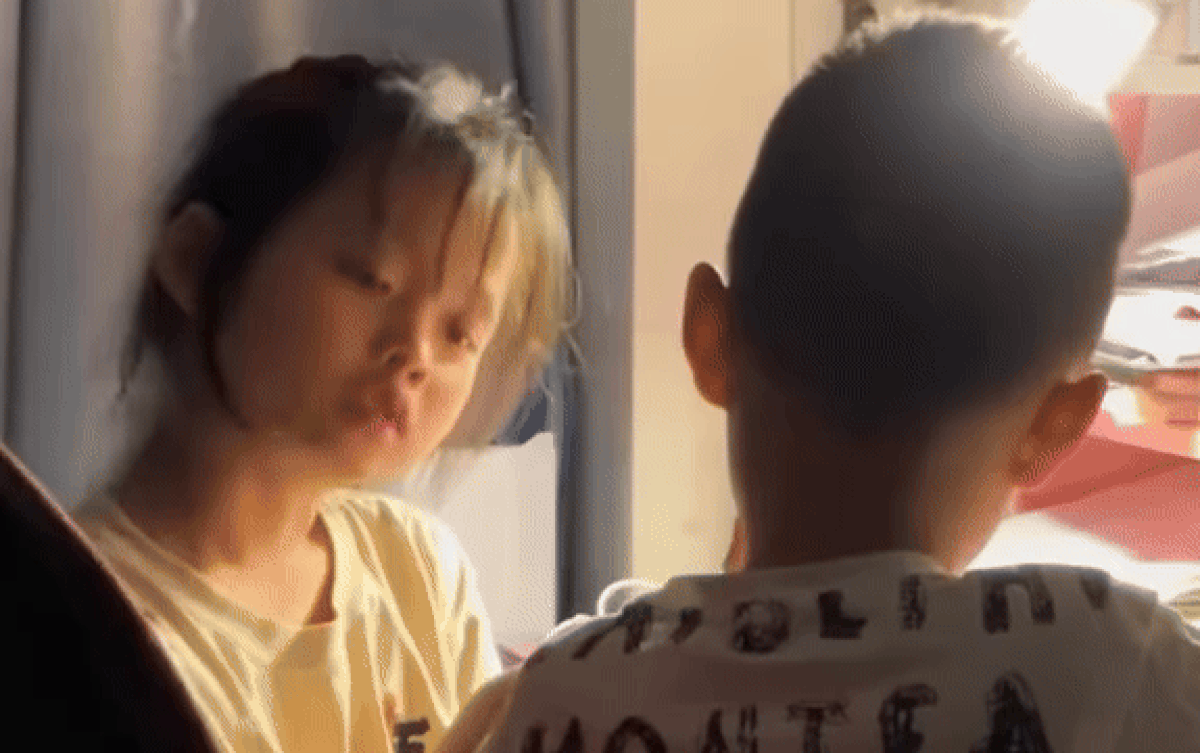 Clip: Chị gái dạy em trai học toán gây sốt mạng xã hội Ảnh 2