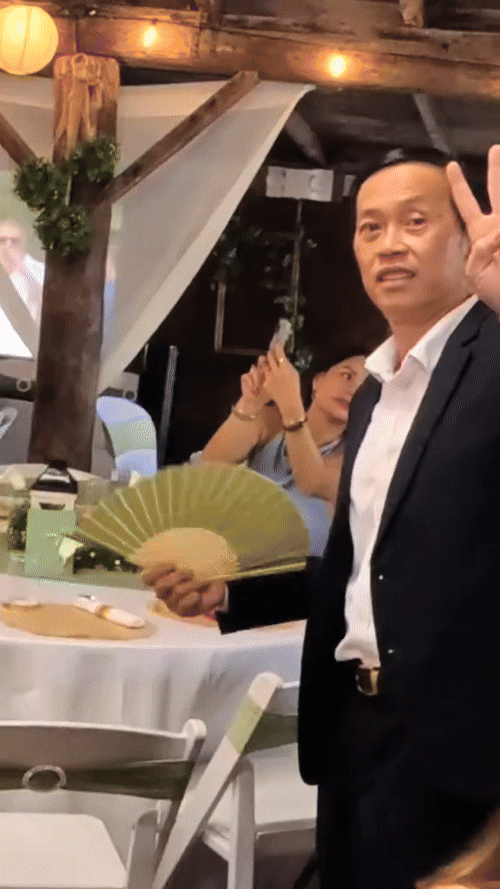 Nghệ sĩ Hoài Linh tươi tắn tại đám cưới người thân. (Ảnh từ TikTok Dương Triệu Vũ)