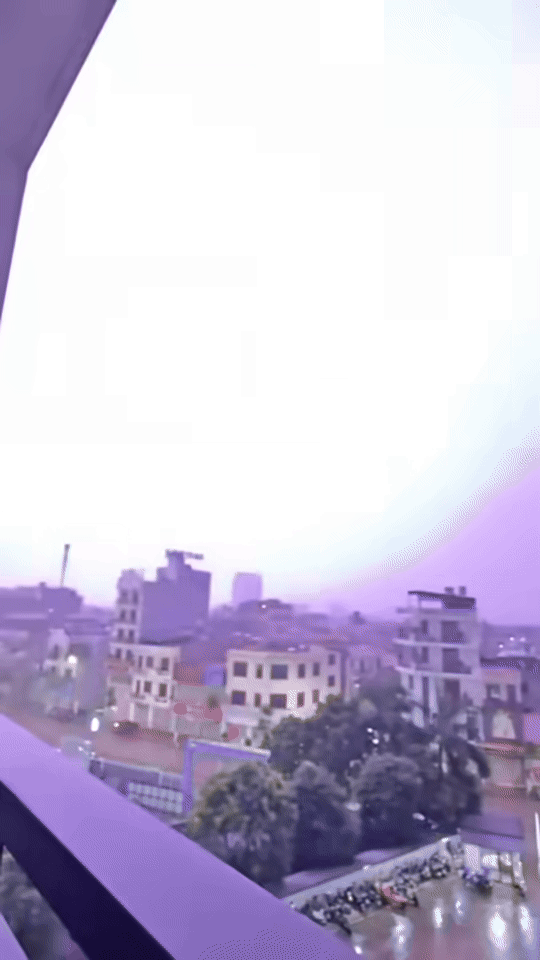 Tia sét được ghi lại tại Bắc Ninh vào ngày 10/7 vừa qua. Ảnh cắt từ clip