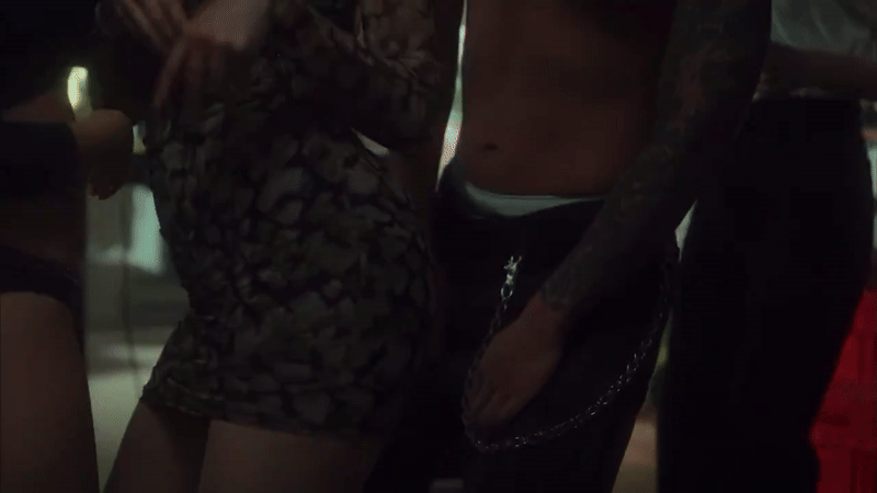 Xôn xao MV ca nhạc đầy rẫy cảnh nóng, sốc nhất là khoảnh khắc 2 cô gái 'khóa môi' cuồng nhiệt Ảnh 4