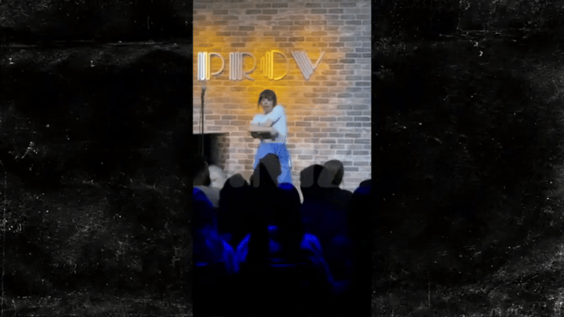 Để rồi hành động cuối cùng của sao nữ này khiến nhiều khán giả ngượng tái mặt.