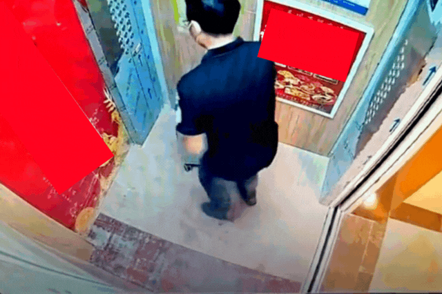 Sự cố bất ngờ trong thang máy khiến người đàn ông suýt ngất vì hoảng loạn Ảnh 1