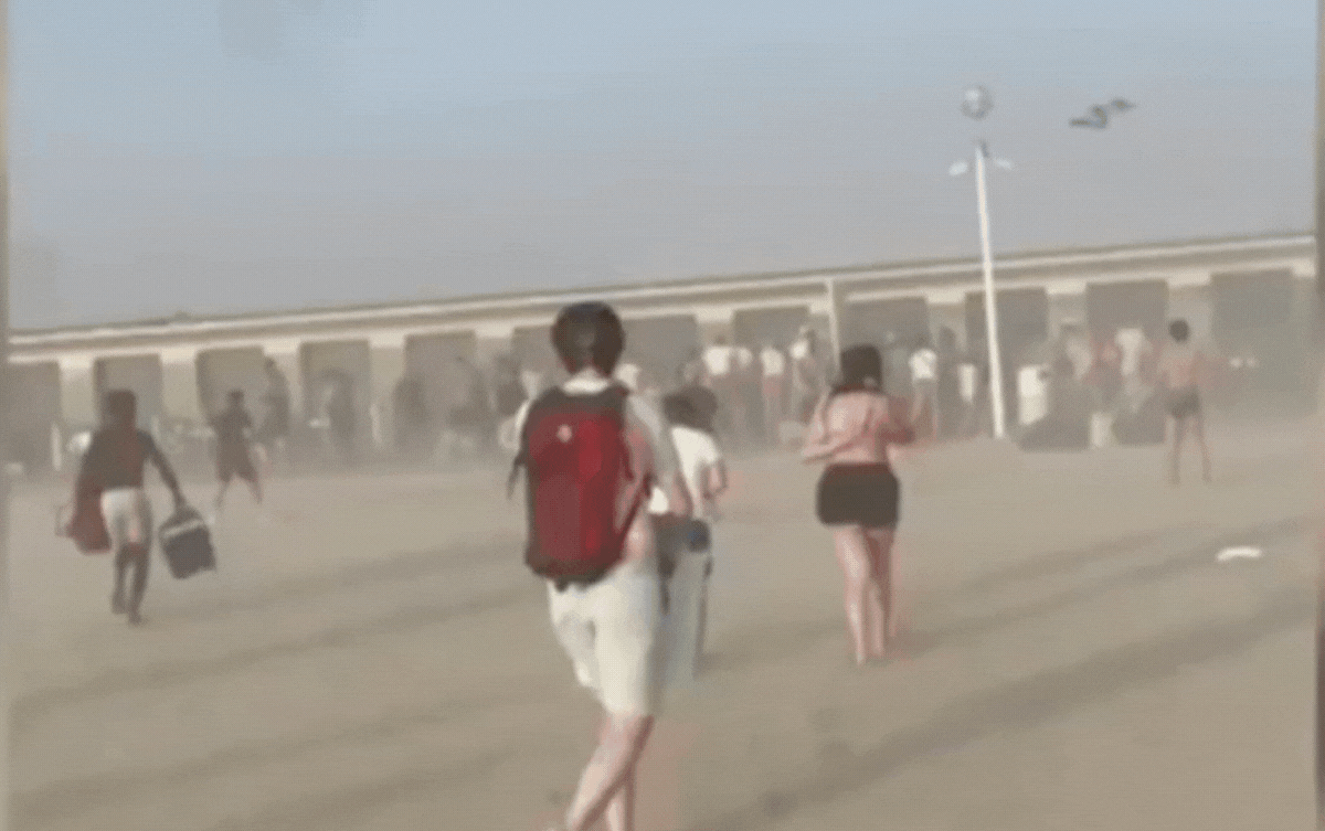 Người dân bỏ chạy trong hỗn loạn