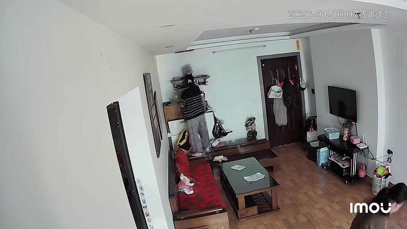 Người vợ không may bị ngã trong lúc làm việc.