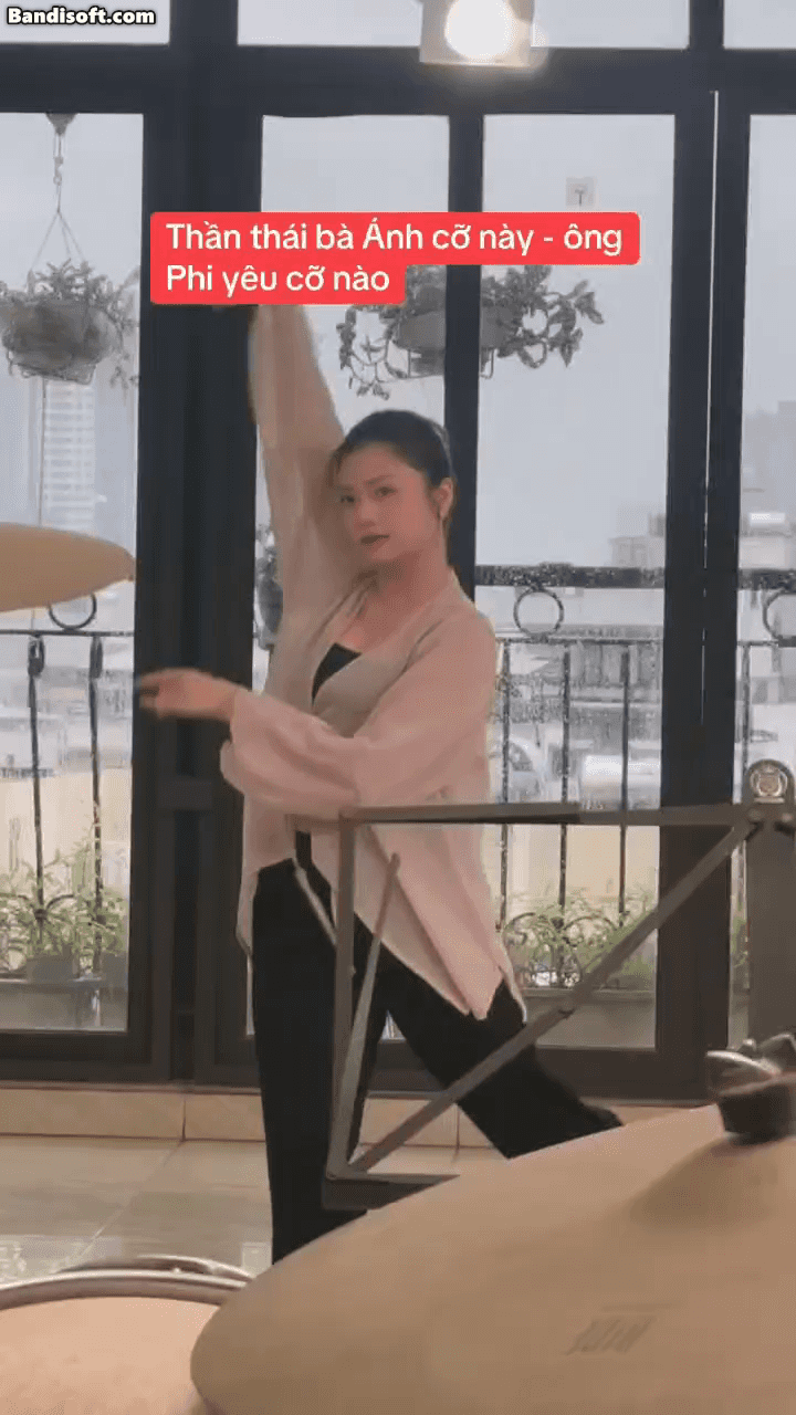 Khoảnh khắc tập múa đời thường của NSƯT Kiều Anh gây sốt mạng xã hội với hơn 4 triệu lượt xem