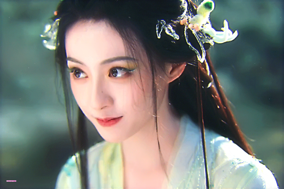 Tạo hình cổ trang của Hồ Liên Hinh trong phim Hồ yêu tiểu hồng nương.