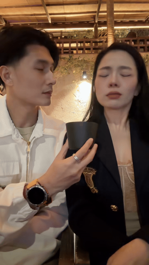 Nhiều khán giả nhận xét trông Lệ Quyên trẻ trung khi trang điểm nhẹ nhàng.