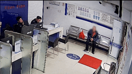 Cụ ông 76 tuổi vượt 2.200 km đi tìm cháu gái, nói lý do khiến ai cũng nghẹn ngào Ảnh 4