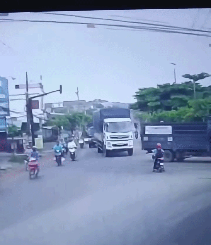 Tình huống giao thông khiến dân tình phải vội vàng 'réo' phụ huynh vào cuộc Ảnh 1