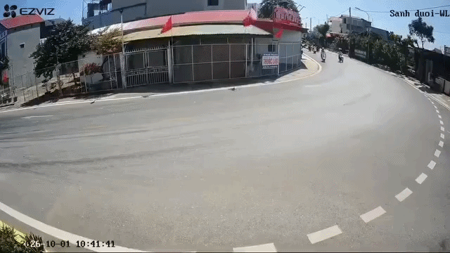 Nam sinh 'xòe' xuống đường, camera ghi lại diễn biến đáng chú ý trước đó Ảnh 1
