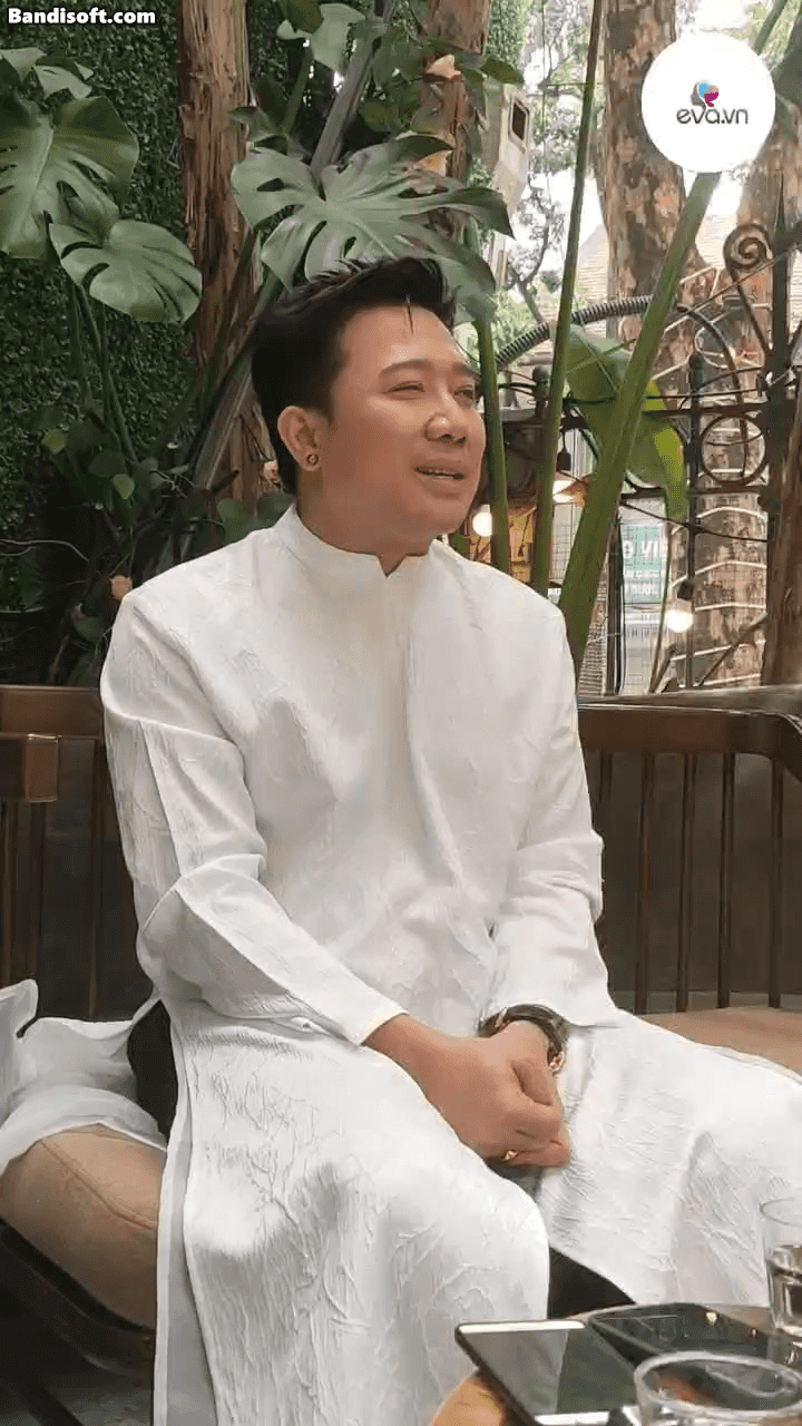 Trấn Thành chia sẻ với báo chí về câu chuyện 'không đấu với ai' (Ảnh chụp màn hình)