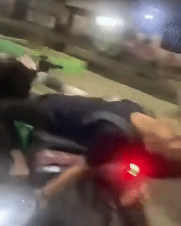 Hành động khó coi của nam thanh niên khiến dân mạng rôm rả bàn luận Ảnh 1