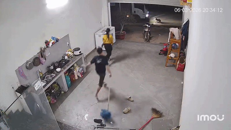 Con trai bất ngờ gặp nạn trước nhà, bố mẹ xem lại camera mà vẫn chưa 'hoàn hồn' Ảnh 2