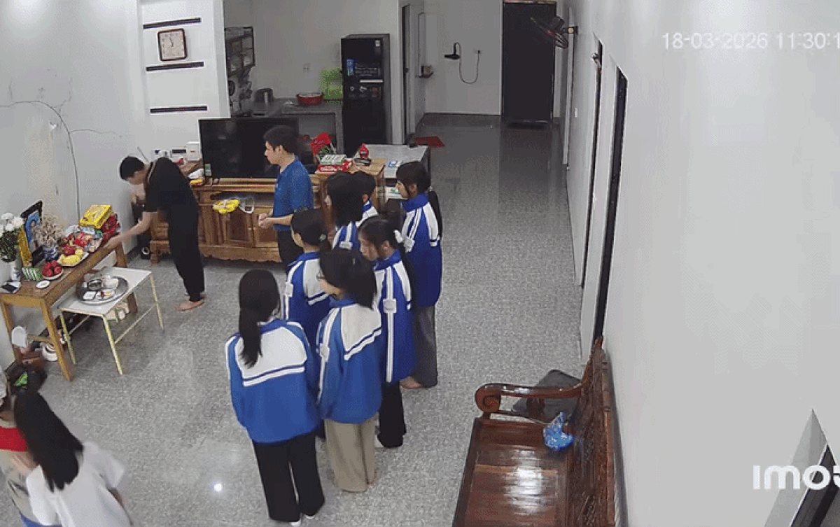 Khoảnh khắc gây xúc động của nhóm học sinh.