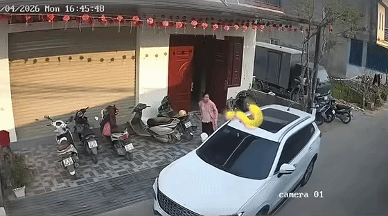 Vợ bầu chưa lên xe nhưng người chồng đã rời đi.&nbsp;