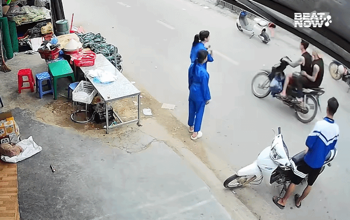 2 thanh niên 'thích thể hiện' trước mặt 2 cô gái và cái kết khá ê chề. Ảnh cắt từ clip