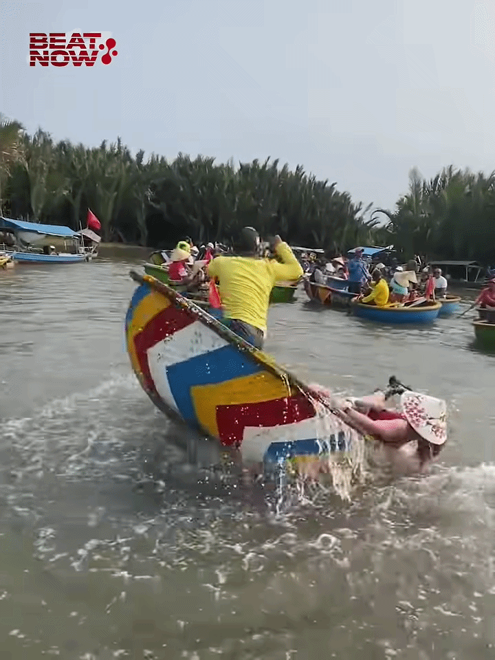 Cô gái lần đầu trải nghiệm 'quay thuyền thúng', mới 20 giây đã gặp sự việc khó ngờ Ảnh 1