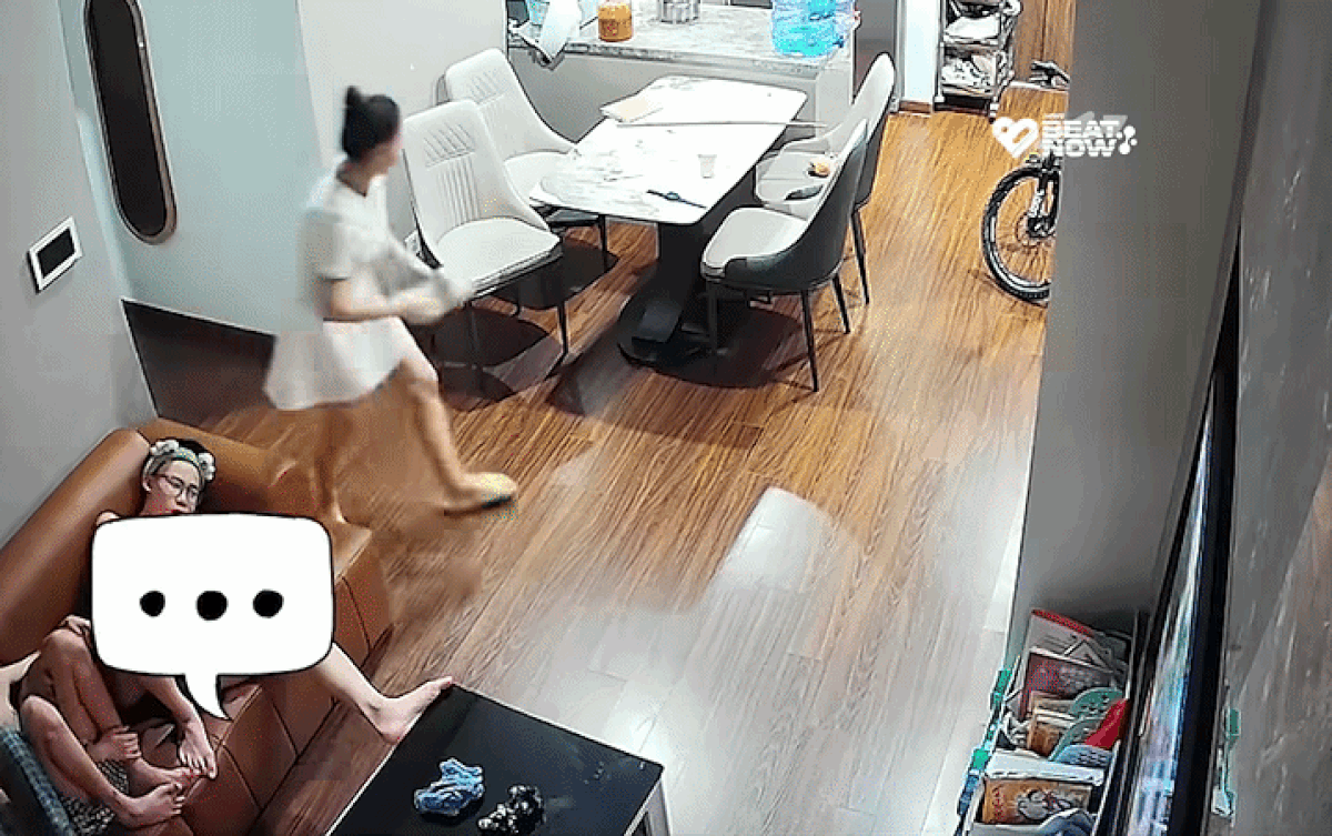 Vừa thấy mẹ xuất hiện, 3 búp măng non vội vàng bỏ chạy. Ảnh cắt từ clip