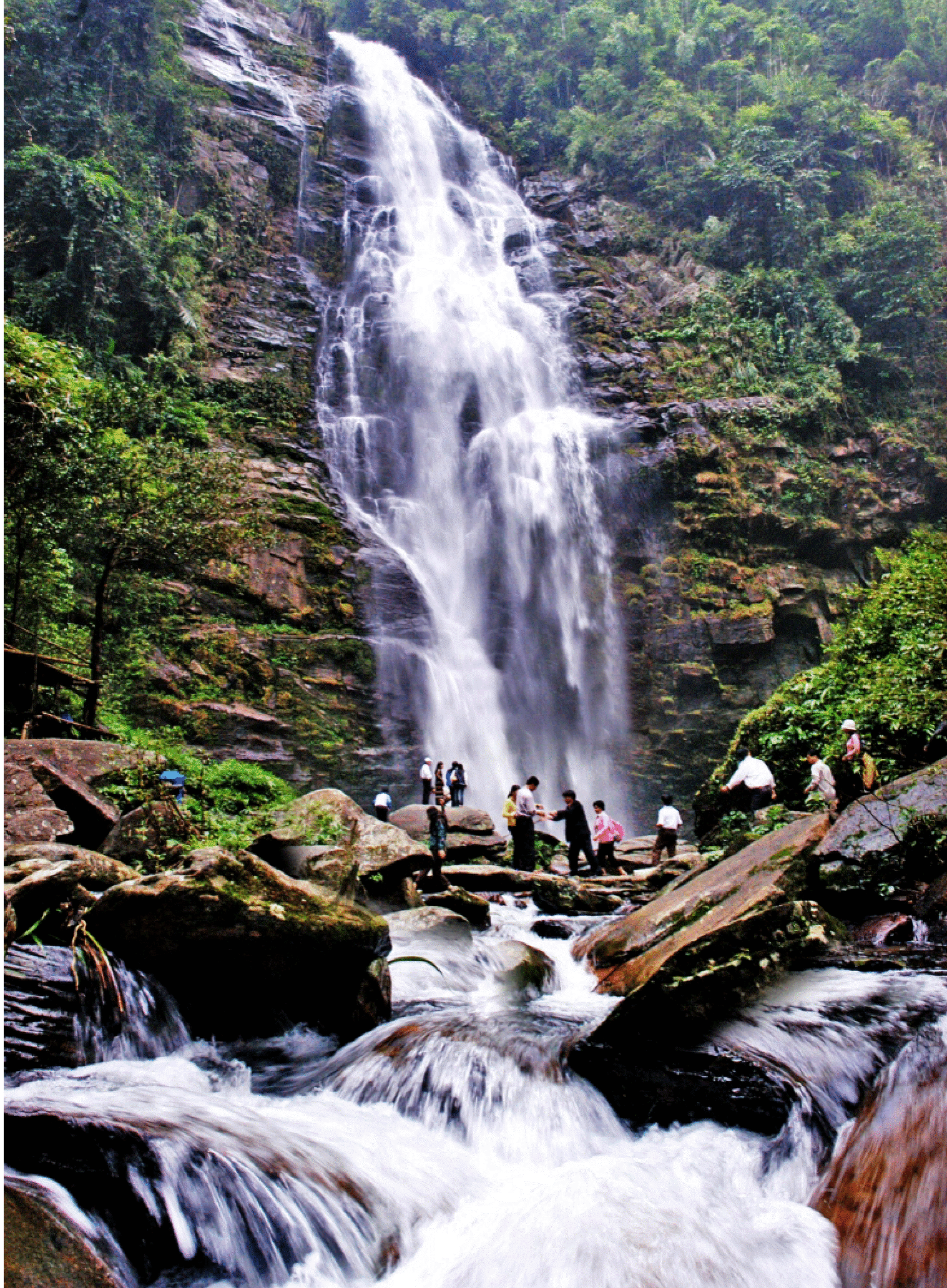 Hình ảnh tại thác Khe Kèm.