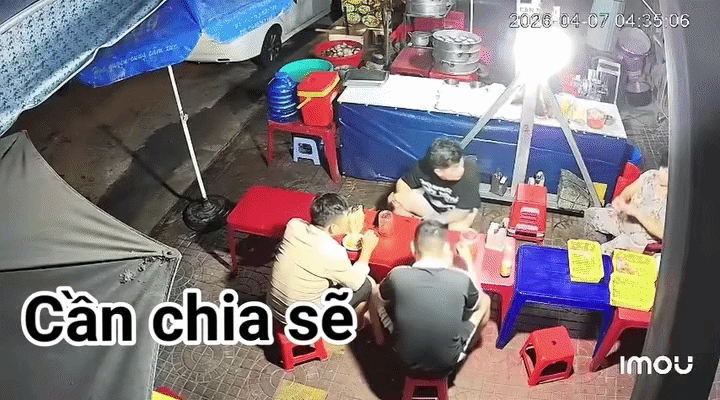 Ngông cuồng ném ghế vào cụ bà tại quán ăn, gã đàn ông lãnh hậu quả ngay sau đó Ảnh 2