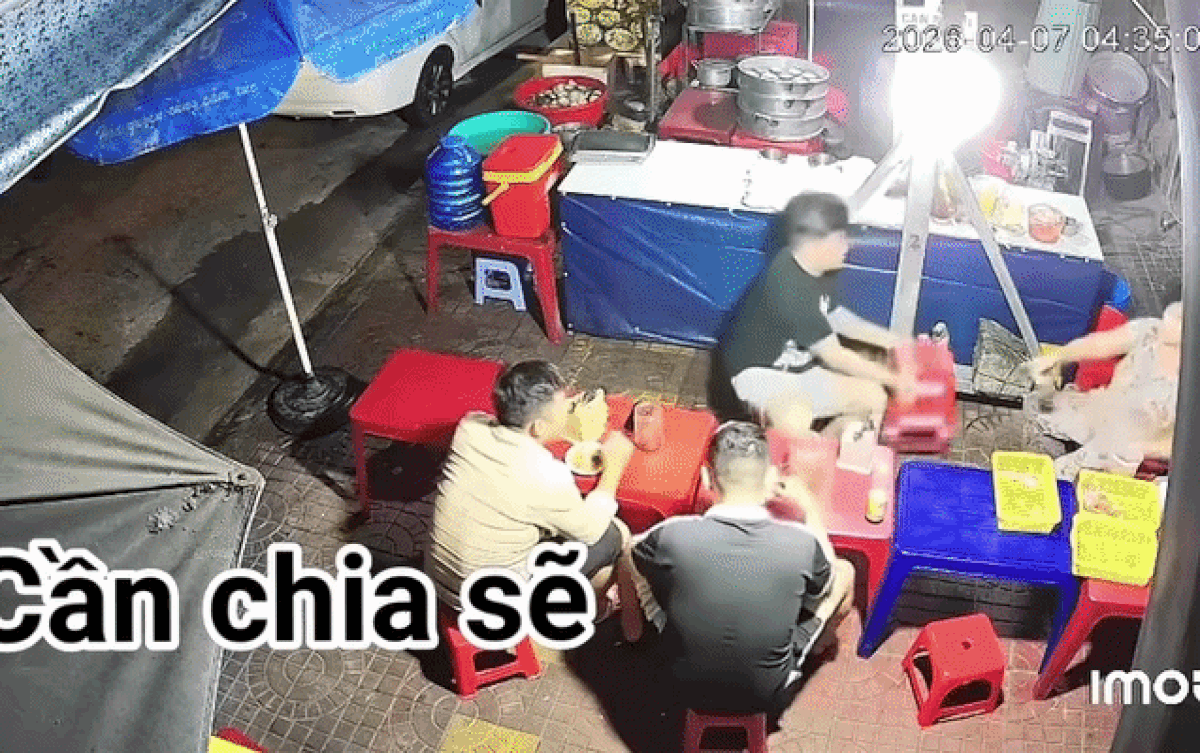 Gã đàn ông có những hành động gây phẫn nộ với cụ bà được camera an ninh ghi lại.