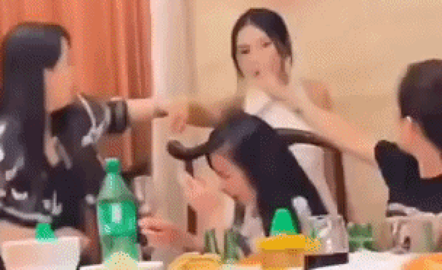 Phát hiện bạn thân ngoại tình với chồng, người vợ mở tiệc 'xử đẹp' tiểu tam Ảnh 2