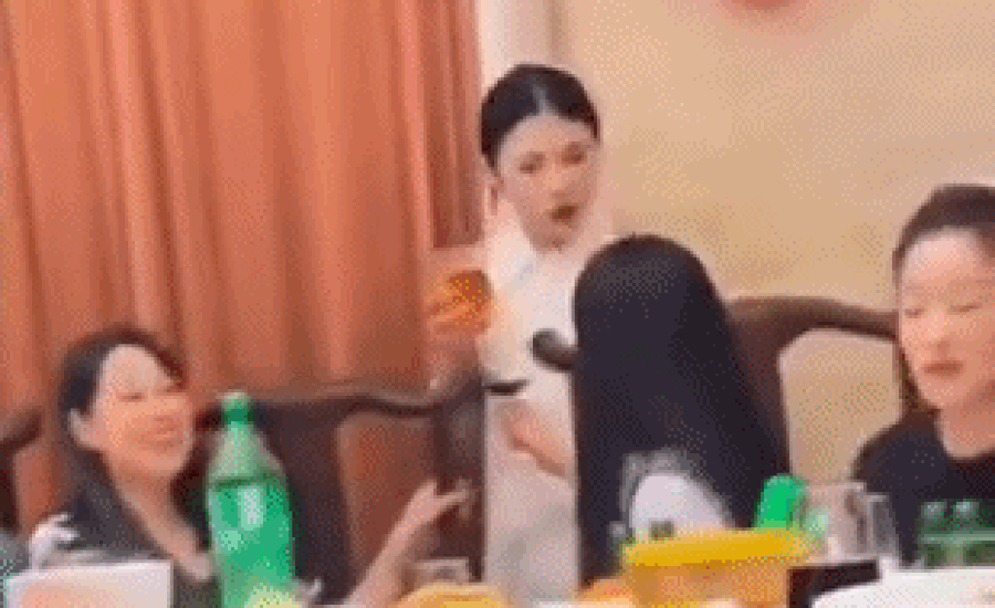 Phát hiện bạn thân ngoại tình với chồng, người vợ mở tiệc 'xử đẹp' tiểu tam Ảnh 1