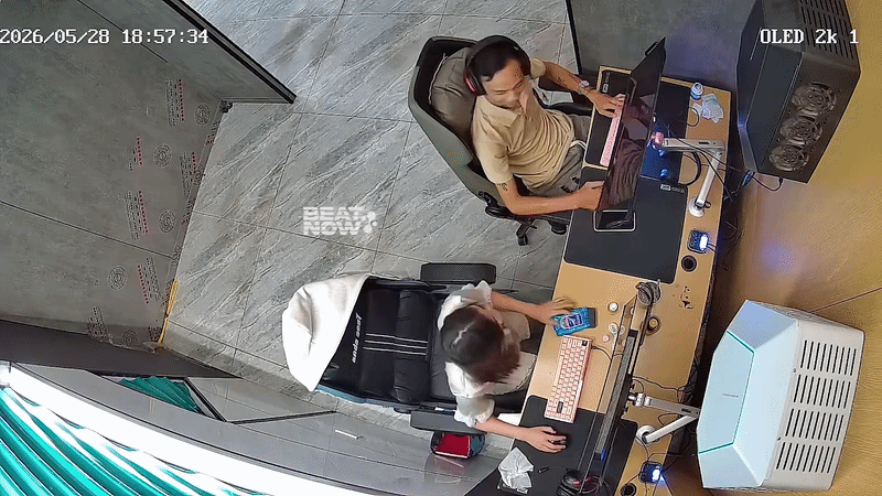 Thanh niên đang chơi game, cô gái xinh đẹp xuất hiện liền khiến anh 'bốc hoả': Xem camera ai cũng đồng cảm Ảnh 1