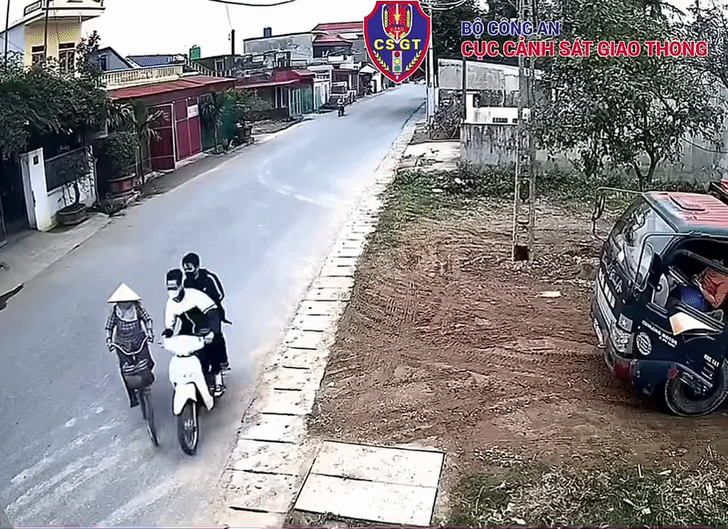 Tình huống giao thông chỉ 4 giây mà khiến cõi mạng rôm rả bàn tán Ảnh 1