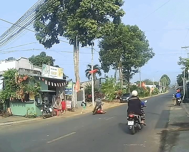 Tình huống giao thông chỉ 13 giây khiến cõi mạng bàn tán ầm ĩ Ảnh 1