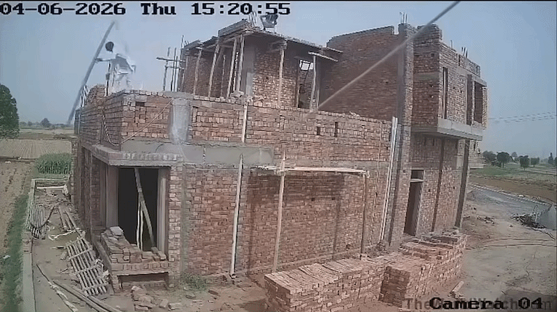 Người đàn ông nằm bất động dưới ngôi nhà đang xây, camera an ninh ghi lại cảnh đáng sợ Ảnh 1
