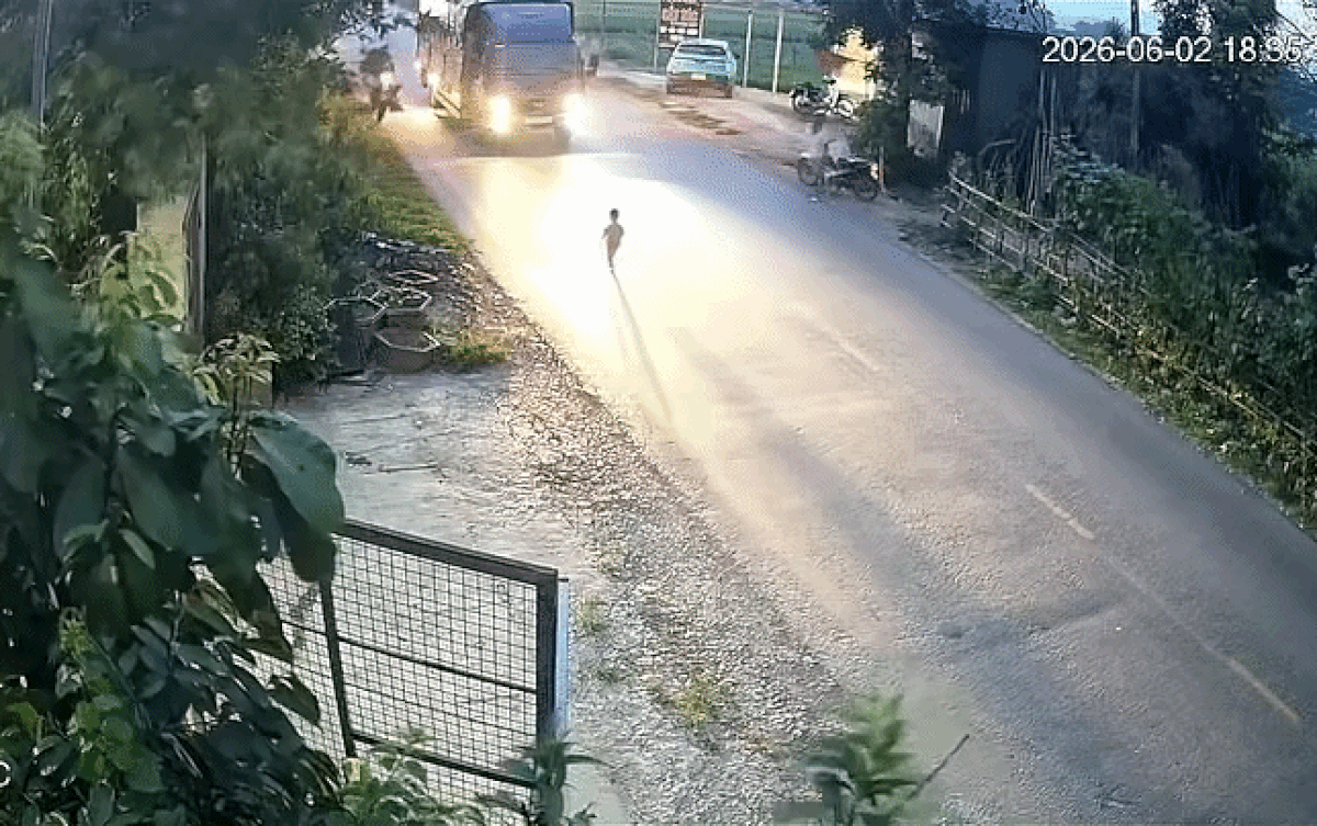 Trời nhá nhem tối, dân mạng không bình tĩnh nổi trước cảnh tượng của bé trai nhỏ tuổi Ảnh 1