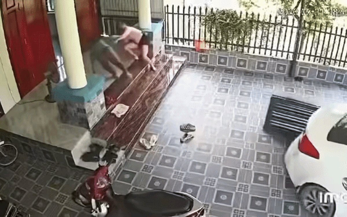Nhà cửa bất ngờ rung chuyển, camera ghi lại diễn biến đáng sợ Ảnh 1