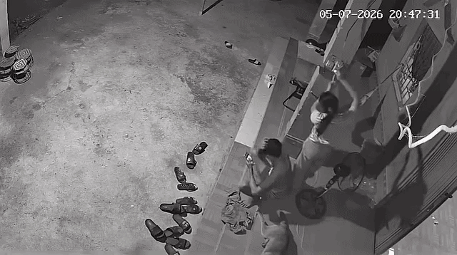 Người phụ nữ thể hiện tài sửa điện, kết quả được camera ghi lại gây sững sờ Ảnh 1