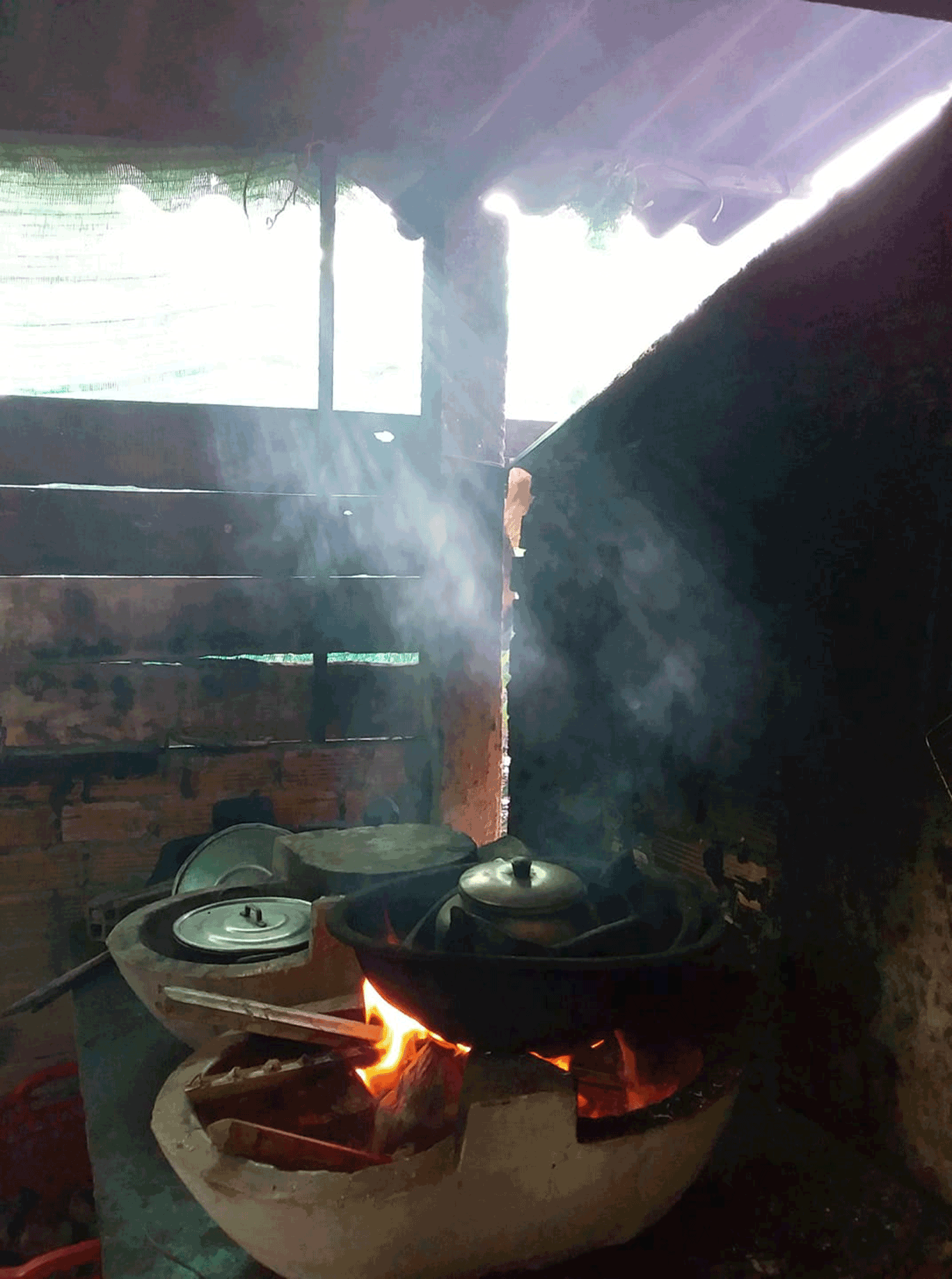 Khói bếp nhà quê. Ảnh: báo Đồng Tháp