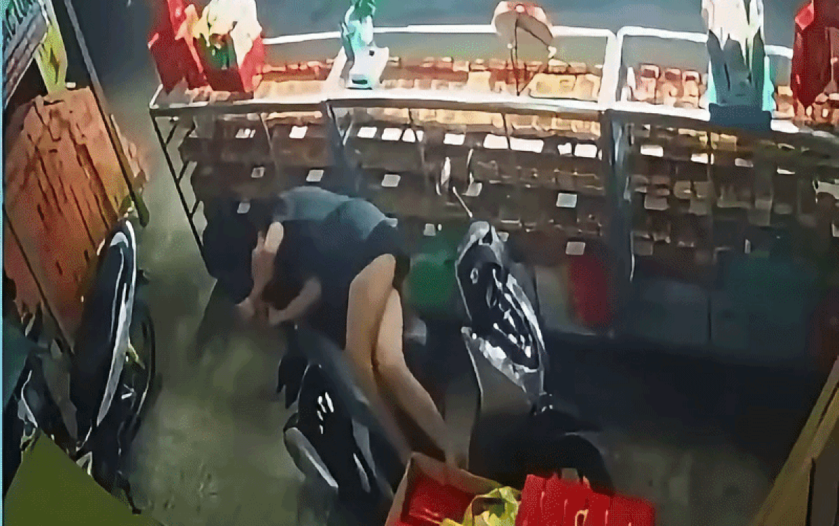 Camera ghi lại sự cố mà cô gái gặp phải.&nbsp;