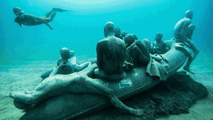 Nín thở khám phá bảo tàng điêu khắc dưới nước đầu tiên ở Châu Âu