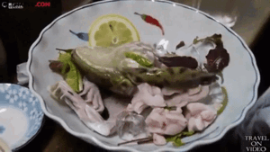 Clip: 'Rụng tim' với các món ăn biết nhúc nhích