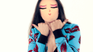 Không thể tin MV 'quái chiêu' chuẩn quốc tế này là của một ca sĩ gốc Việt!