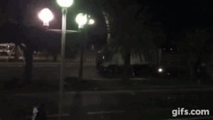 Khủng bố ở Pháp: Xe máy liều mình văng vào cản bánh chiếc xe tải tử thần