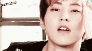 Top 20 nam thần Kpop chỉ cần nháy mắt thôi cũng đủ khiến bạn 'nổ tim'