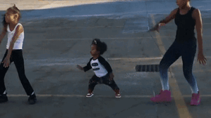 Ngạc nhiên chưa: 'Không phải hoạt hình đâu, đích thực là cô bé 2 tuổi đang nhảy như Beyonce đấy'