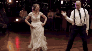 Điệu nhảy 'bá đạo' của cha và con gái khiến ai cũng phải đứng bật dậy vì thích thú