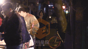 Bị fan Trịnh Sảng tố, Phong Hành tung thêm clip Trịnh Sảng phì phèo thuốc lá