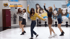 Đố bạn bịt mắt mà có thể nhảy 'điêu luyện' như các cô nàng GFRIEND